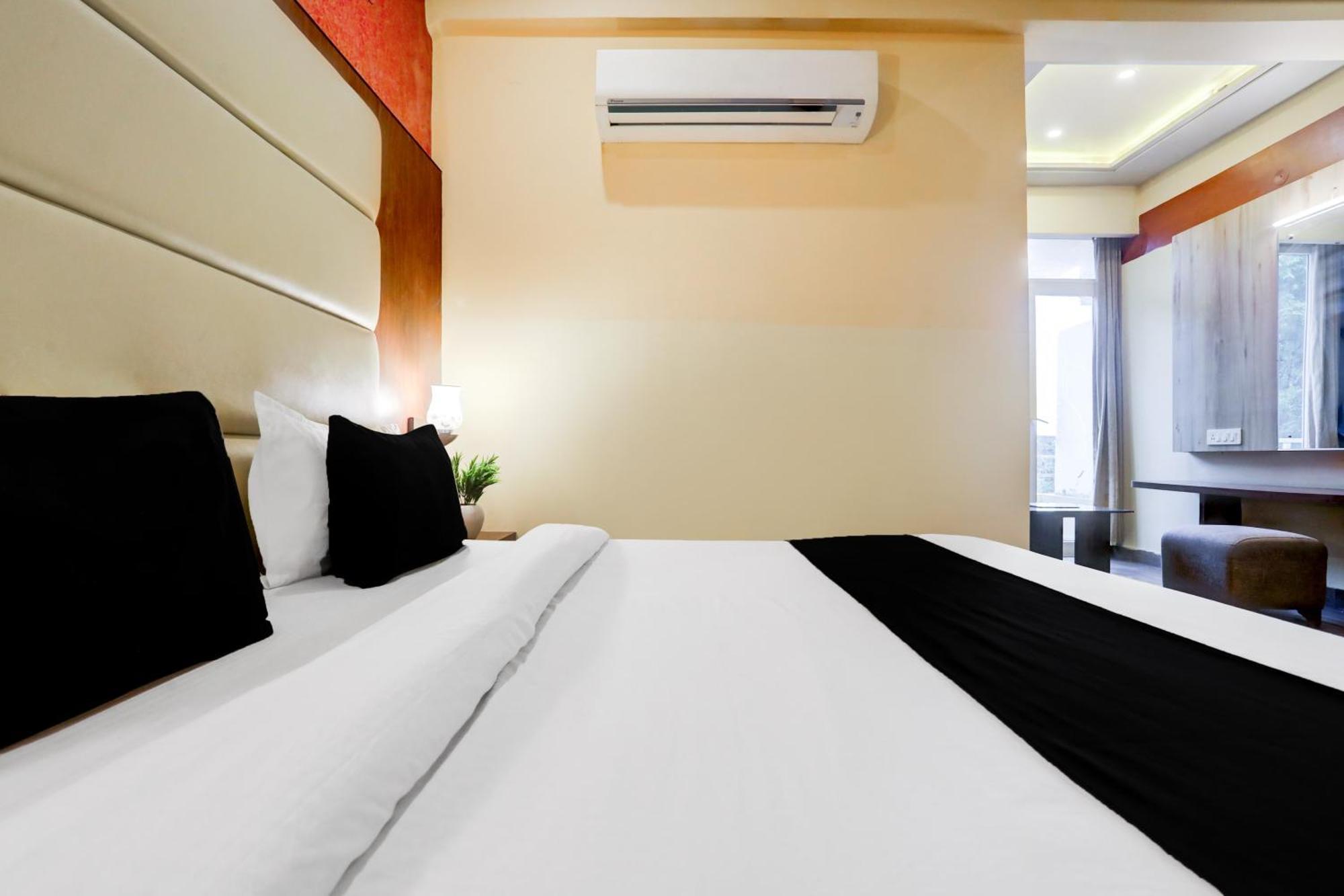 Hotel Super Townhouse Oak Pacify Hills Rājpur Zewnętrze zdjęcie