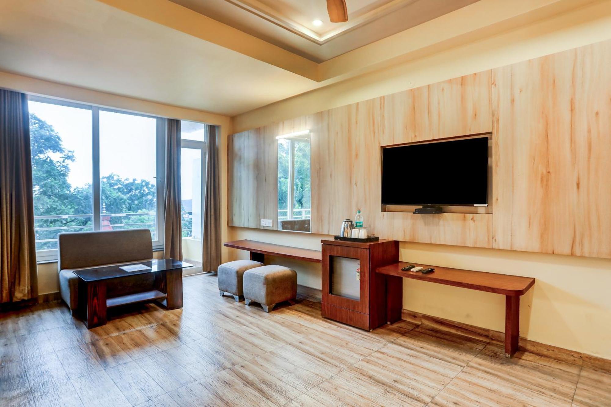 Hotel Super Townhouse Oak Pacify Hills Rājpur Zewnętrze zdjęcie