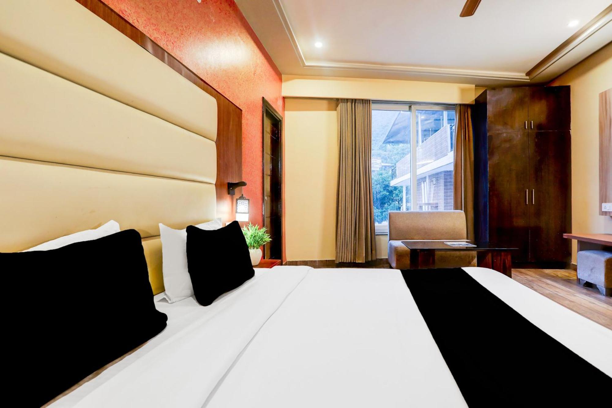 Hotel Super Townhouse Oak Pacify Hills Rājpur Zewnętrze zdjęcie
